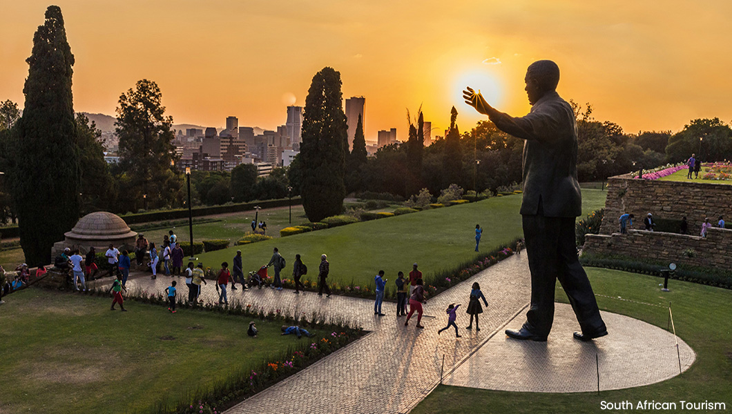 Nelson Mandela statue at the Union Buildings in Pretoria Nelson Mandela statue at the Union Buildings in Pretoria